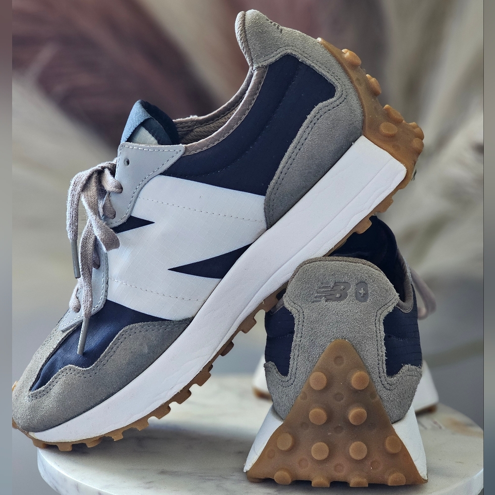 Figs x New Balance 327 Sneaker Navy Gray Gum Sole Men’s 7 Women’s 9.5